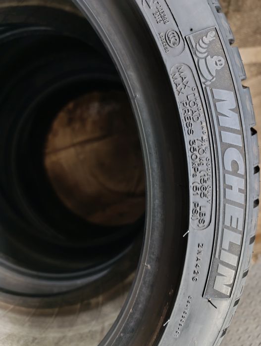 Două anvelope de vara 275 35 19 Michelin Primacy HP Runflat 2015