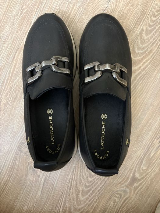 Кроссовки женские