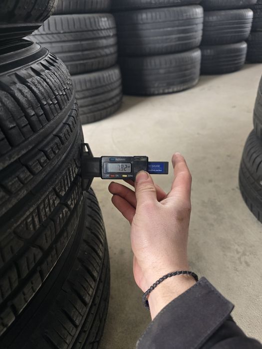 4 Броя 215/65/17 Pirelli 2x8,5mm 2x7,8mm 23dot