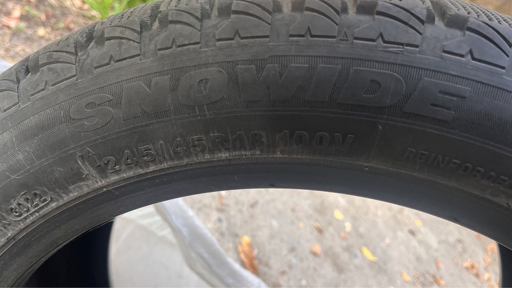Шины 245/45/18.  Зимние