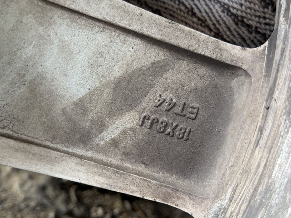 Продам резину с дисками 235/45/18