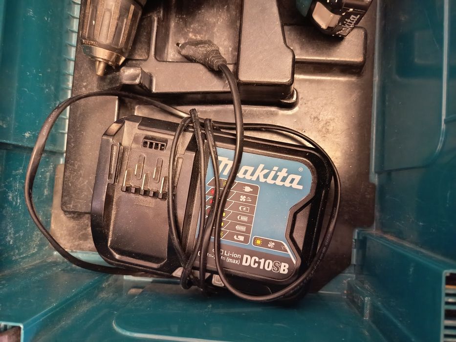 Mașină de găurit și înșurubat Makita CXT 12V – Set complet