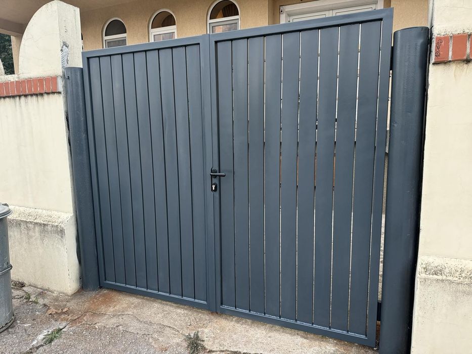 Изработка на метални порти и врати