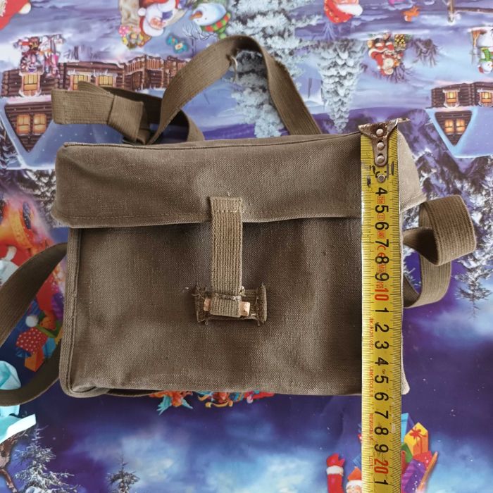 Genti militare pentru masti de gaze, mai multe modele diferite.