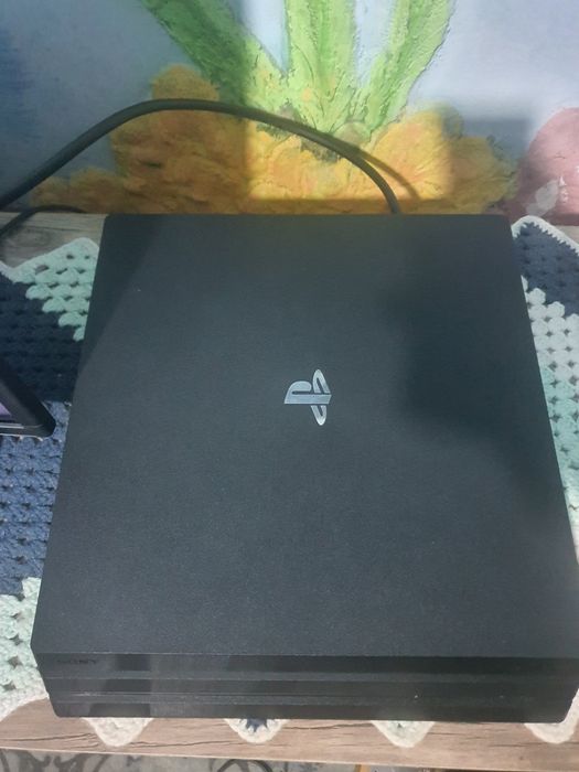 Playstation 4 pro 1TB в идеальном состоянии