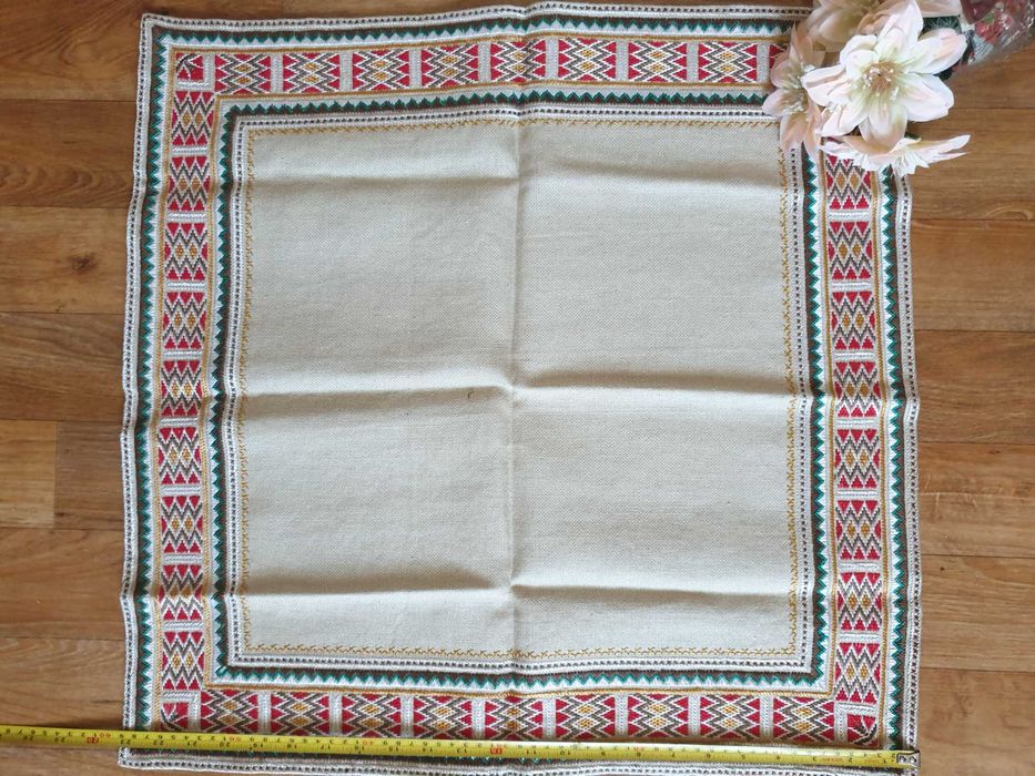 Бродирани карета