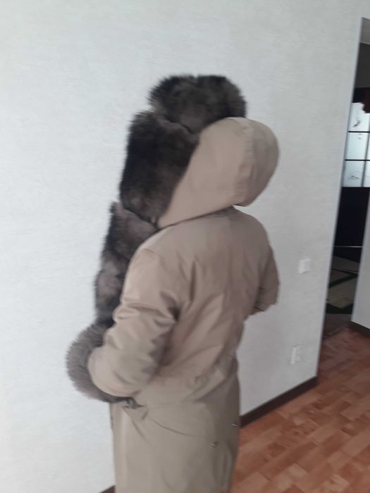 Продам парку с натуральным мехом