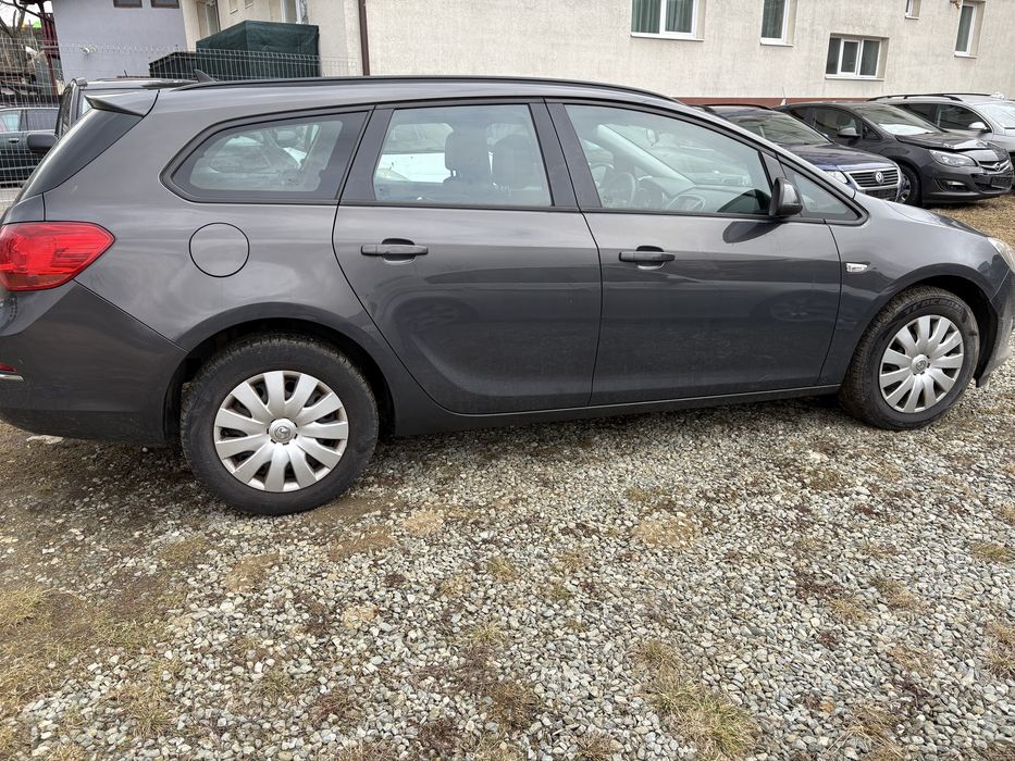 Astra j 2012 facelift -  usor avariat !