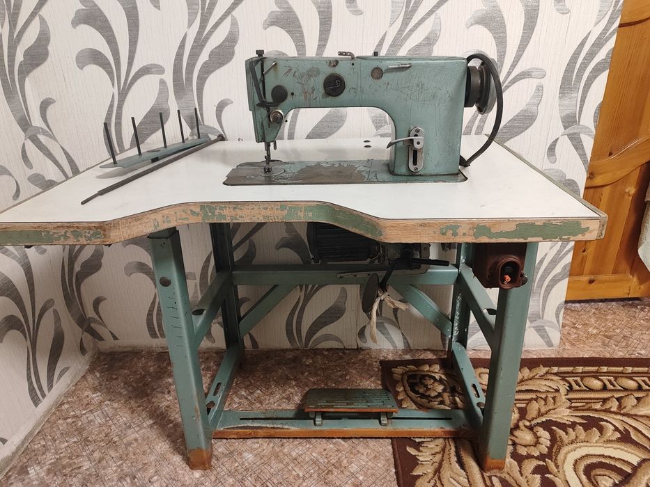 Швейная машина профессиональная