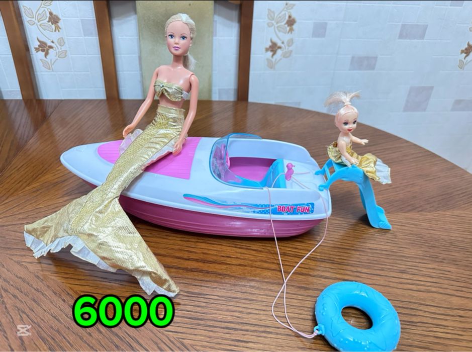 Игрушки ( набор парикмахера,куклы, лопатки и т.д)