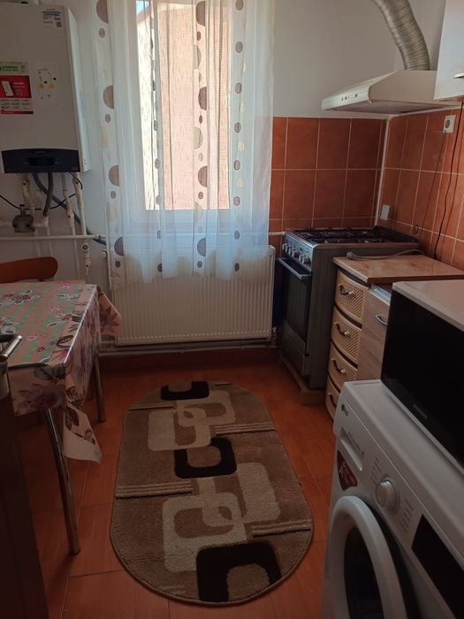 Inchiriez apartament 3 camere langa liceul Spiru Haret