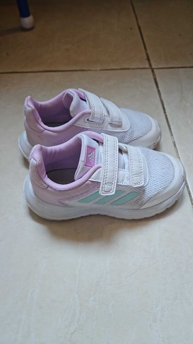 Vând adidasi adidas mărimea 25 copii.
