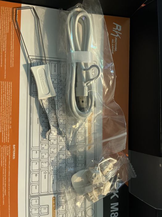 Продавам чисто нова клавиатура ,,Royal Kludge”