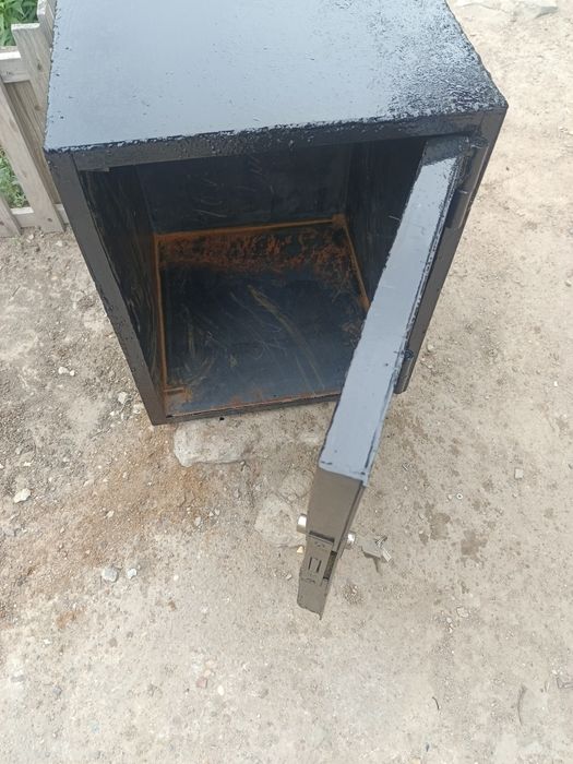 Продам огнеупорный сейф