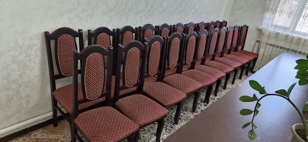 Двери стол и стули