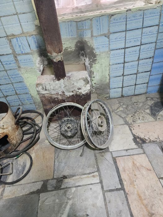 2 ta diska hamda damkrat sotiladi narxini kelishamiz