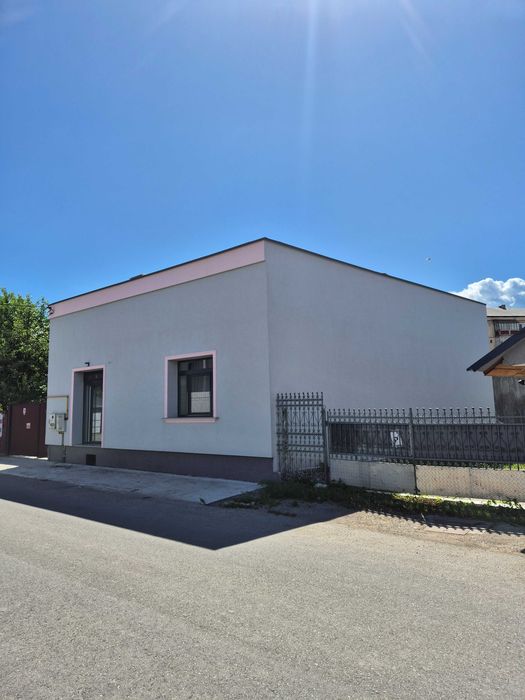 Casa si teren  de vânzare