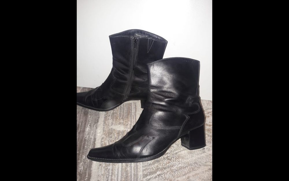 Женская кожанная демисезонная обувь 42/43 размер. Ботинки, сапоги.