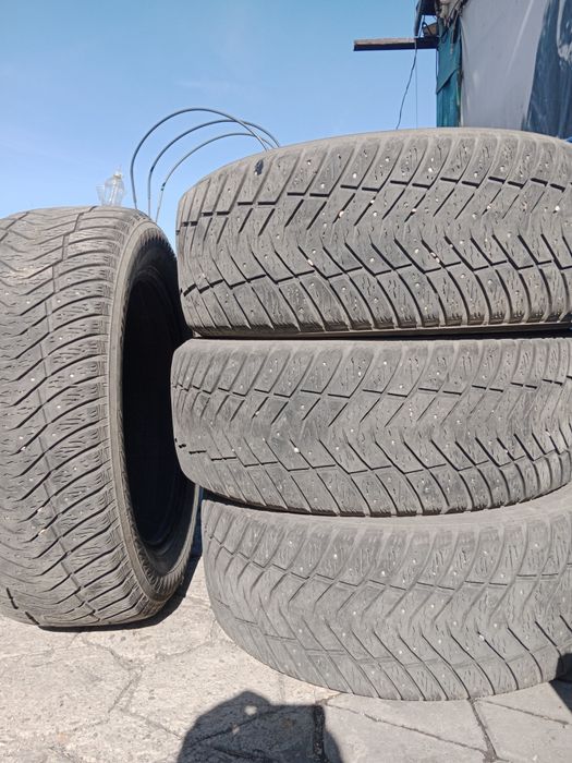 Шины для автомобилей.