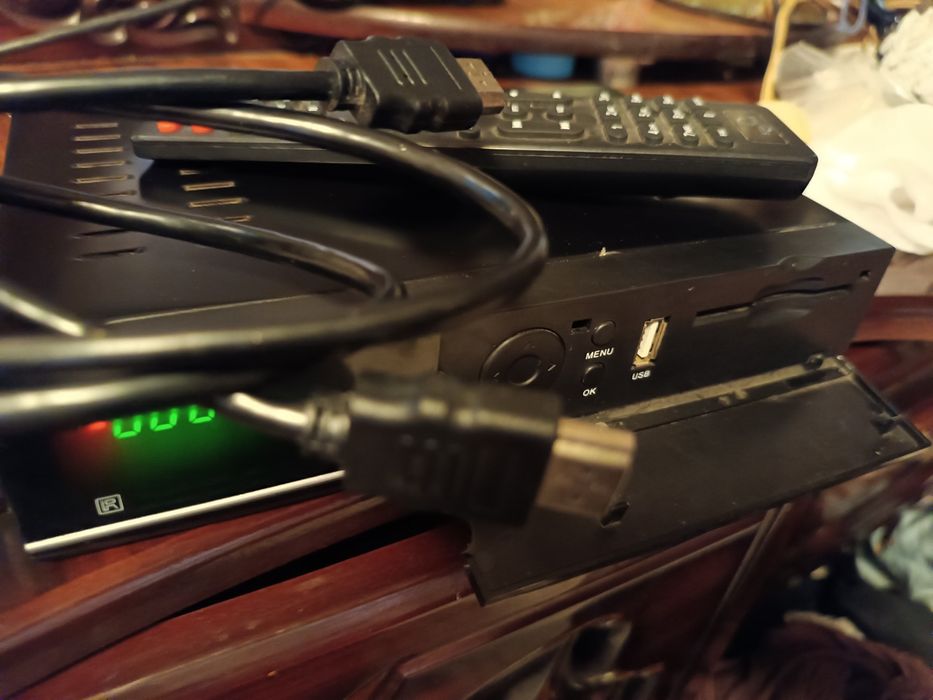 Antenna va tuner kabellari bn sotiladi.