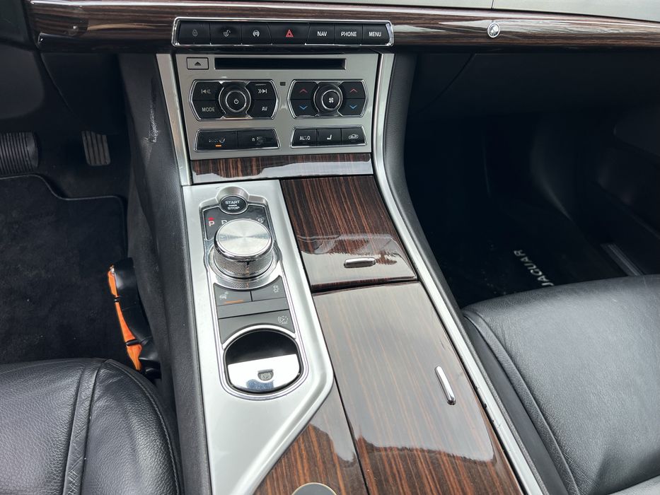 Jaguar XF 2.2 Diesel carte service ,