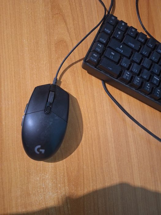 Vând tastatura mecanica cu led-uri la opțiune  și mouse Logitech