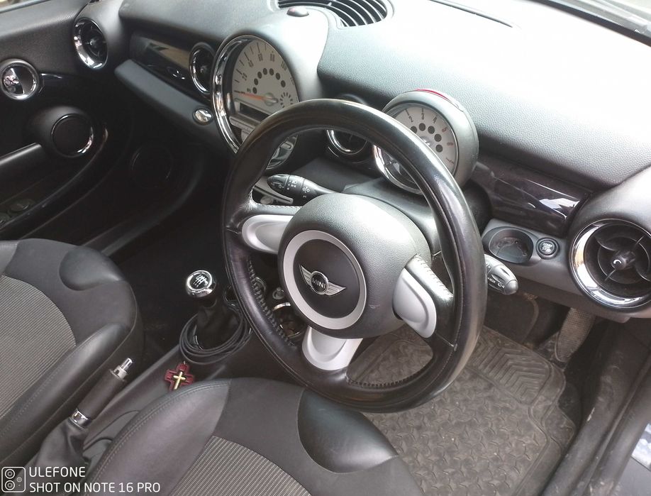 Masina Mini-Cooper