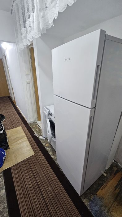 Închiriez o camera într-un apartament cu 2 camere