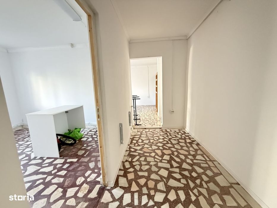 Inchiriere / Vanzare Spatiu Comercial Mioveni, 2 intrari, 2 balcoane