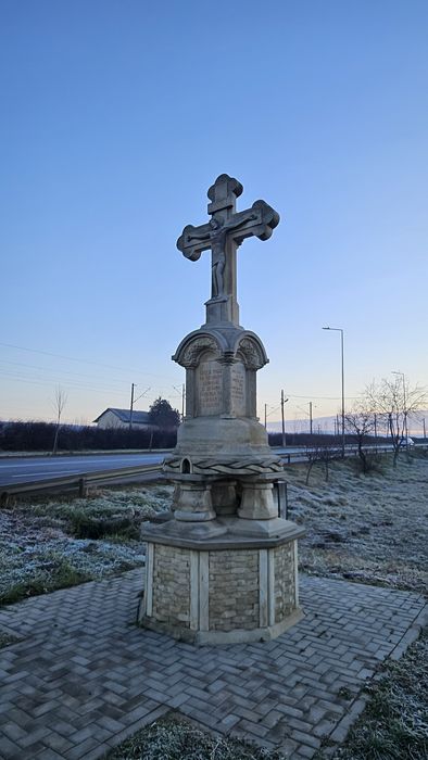 Lucrari funerare cavouri (cruci, morminte, monumente din piatra natura