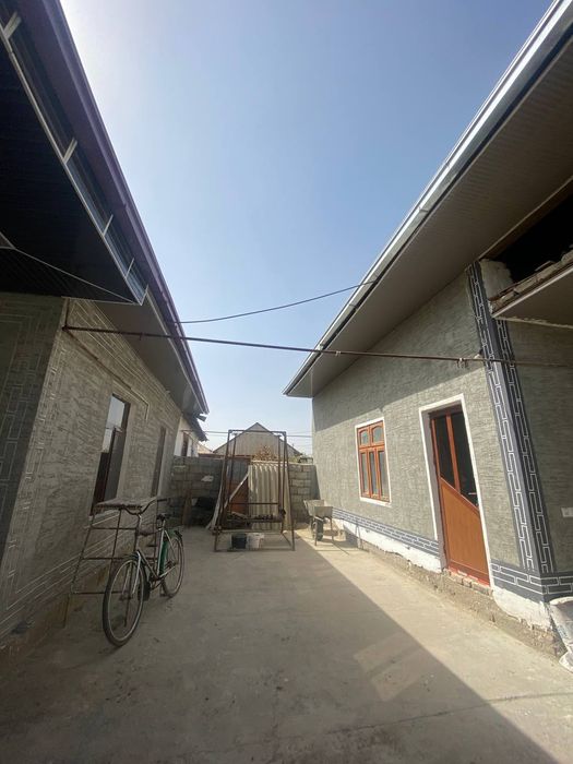 Навои шахар тинчлик пасйолкада 4 сутикли ихчам ховли сотилади