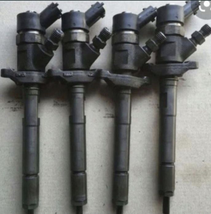 Set injectoare Ford focus 2 1.6 diesel în stare impecabila fără probleme! Prețul afișat este pe set!