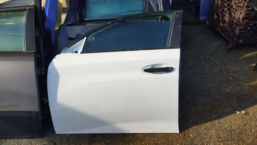 Предна лява врата за пежо/peugeot 208
