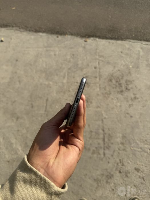 Iphome 8 plus srochna sotiladi