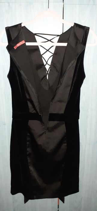 Vand rochie neagra ocazie