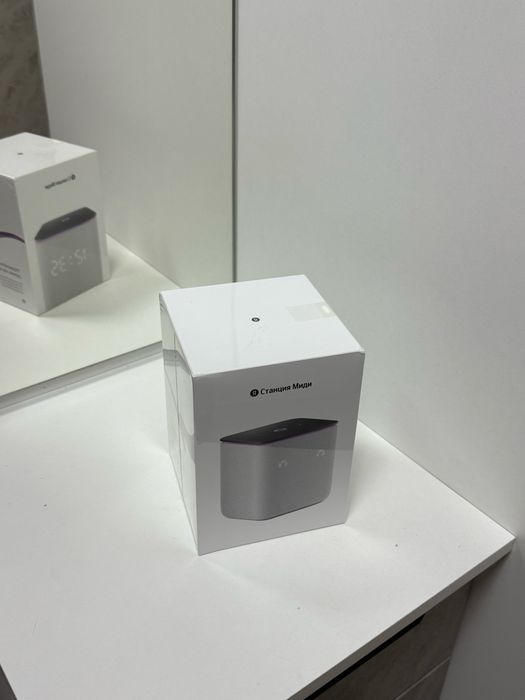 Яндекс Станция Миди с Алисой.