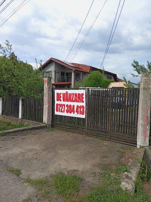 Vand teren parcelabil cu construcții si utilități