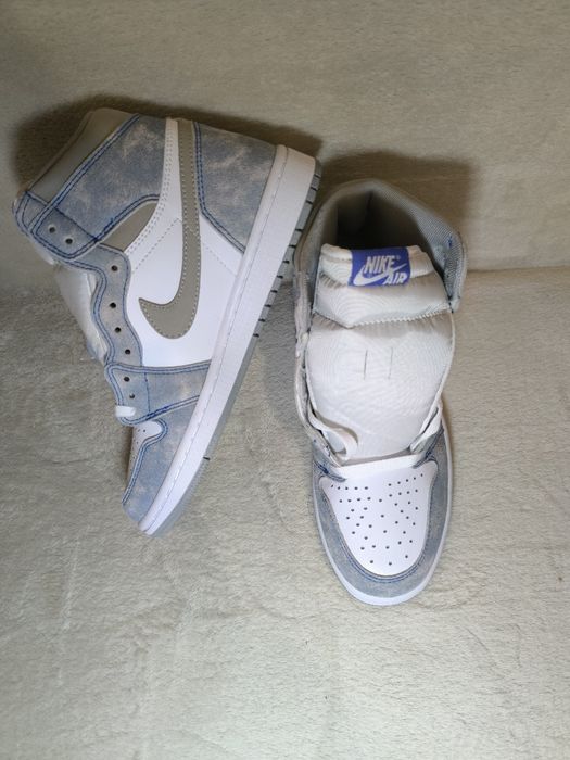 Jordan 1 Hyper Royal