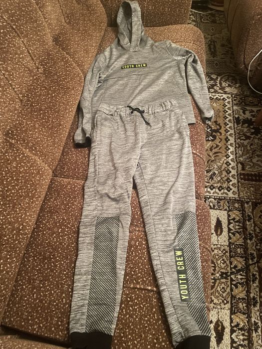 Лот от три неща- 2 горни суитчъри и 1 долнище