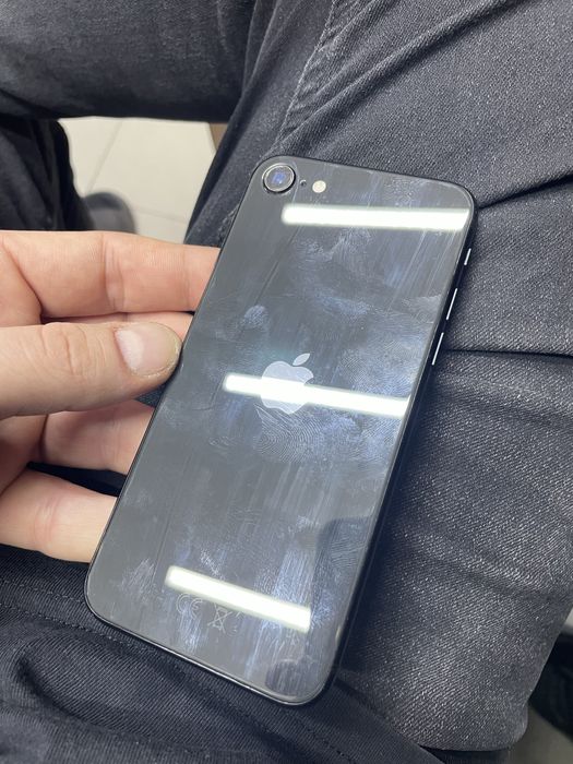 iPhone SE 2020 года. 128GB