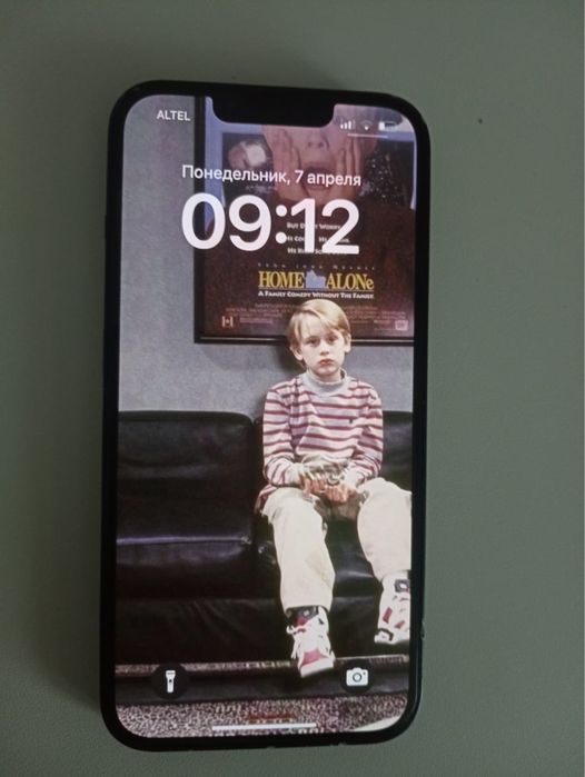 Айфон 13 в отличном состояние