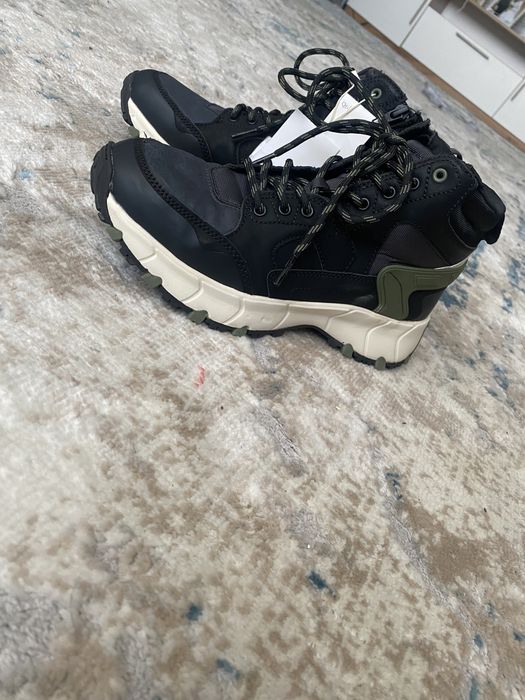 Продам кроссовки