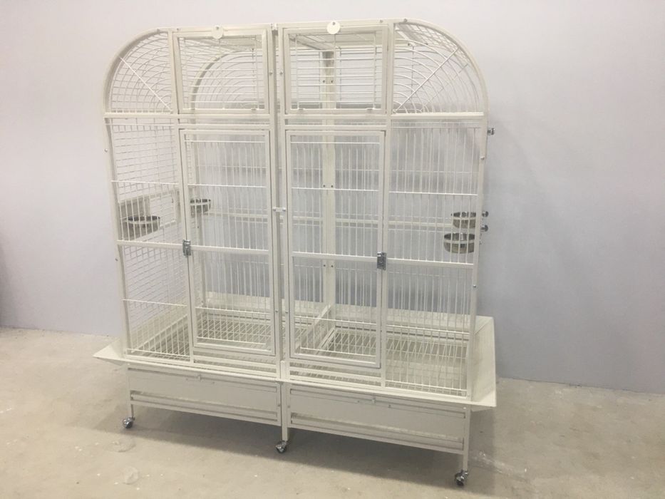 Продам клетку для крупных попугаев