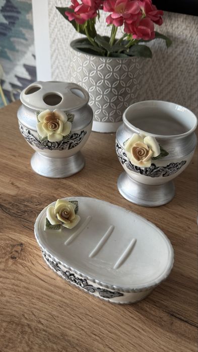 Керамичен сет за баня