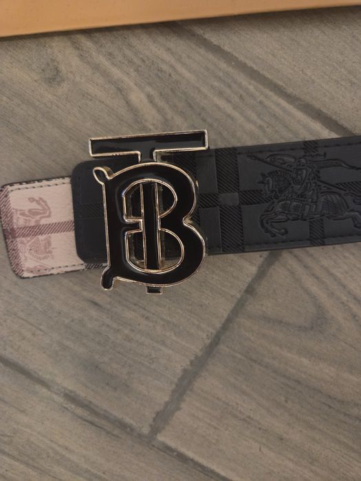 Curea burberry  neagra