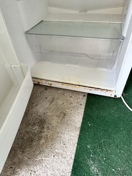 Frigider (necesita incarcare cu freon)