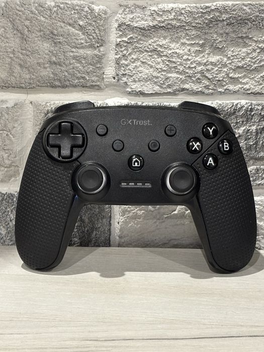 Продавам безжичен геймпад Trust GXT с USB адаптер