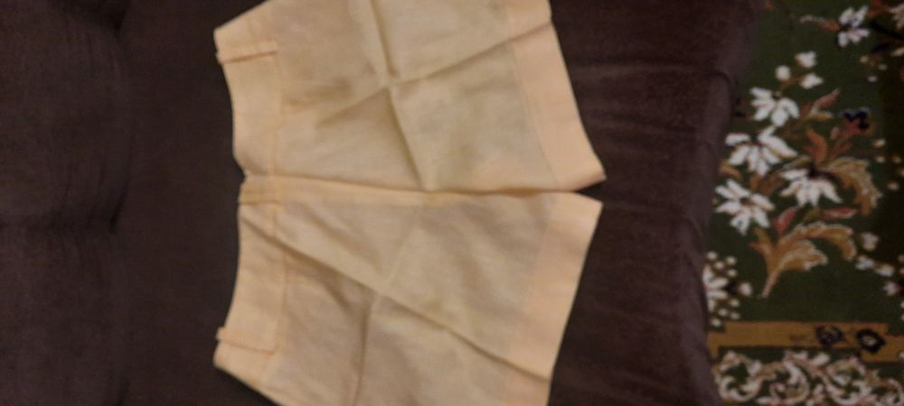Pantaloni scurti in Dika, mărimea M