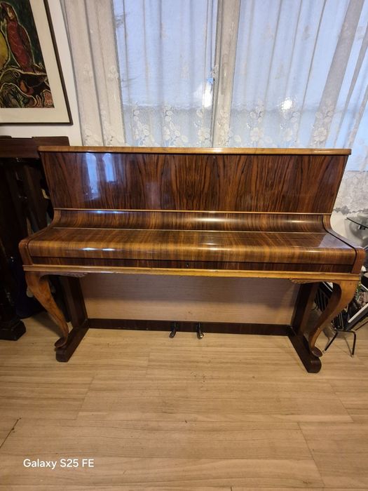 Немско пиано August Forster