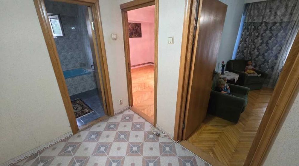 Дава се под наем Тристаен апартамент в София, Център - 116 кв.м за 149000 € - Снимка #2